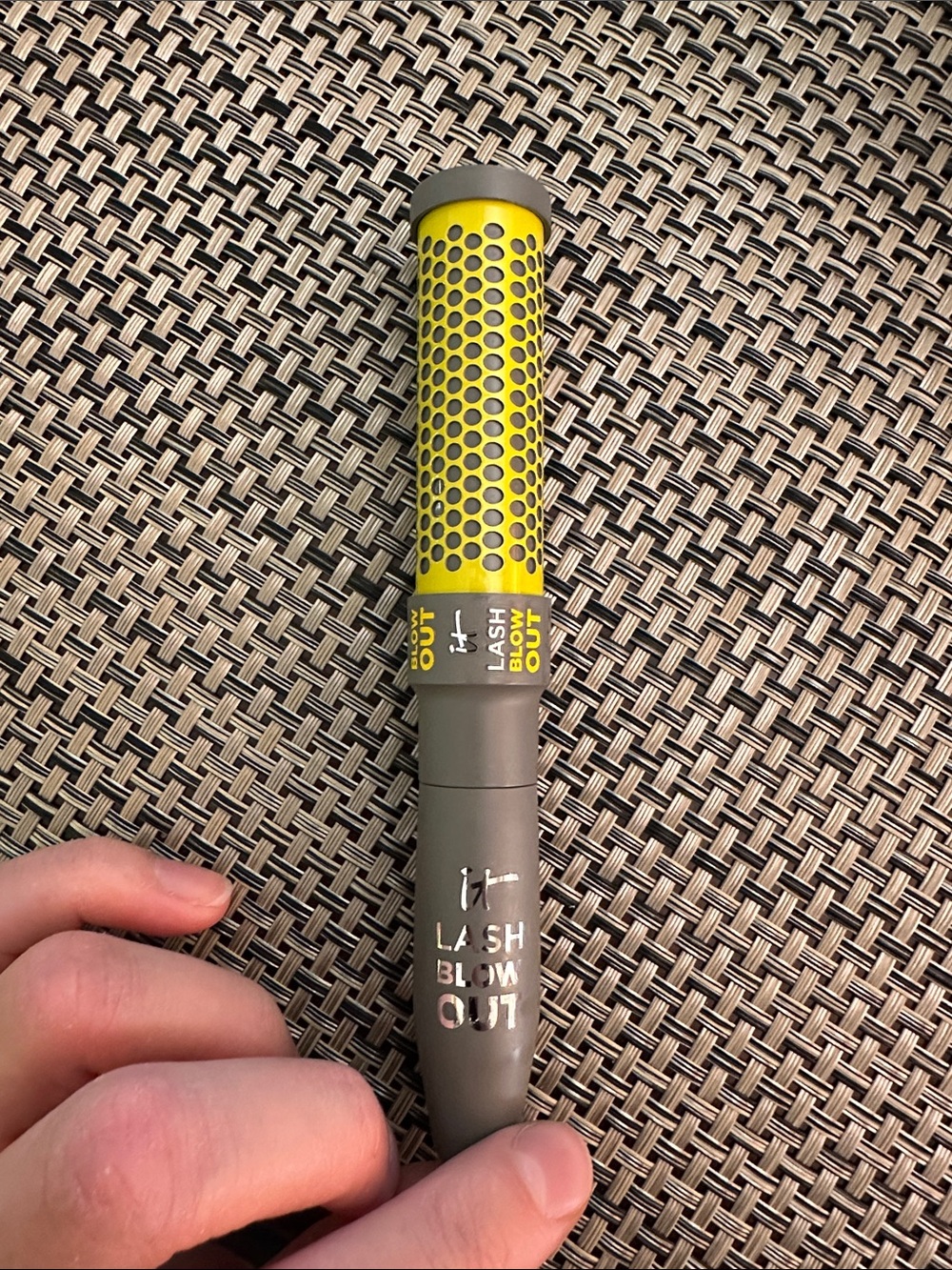 it cosmetics Lash Blow Out Mascara. No box.